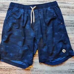 Vuori Kore shorts in a printed blue boxer brief lined men's xl